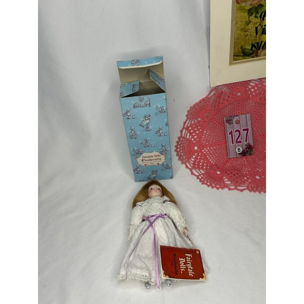 Vintage Russ Berrie Fairytales Cinderella Porcelain Doll #1704 - Picture 3 of 12